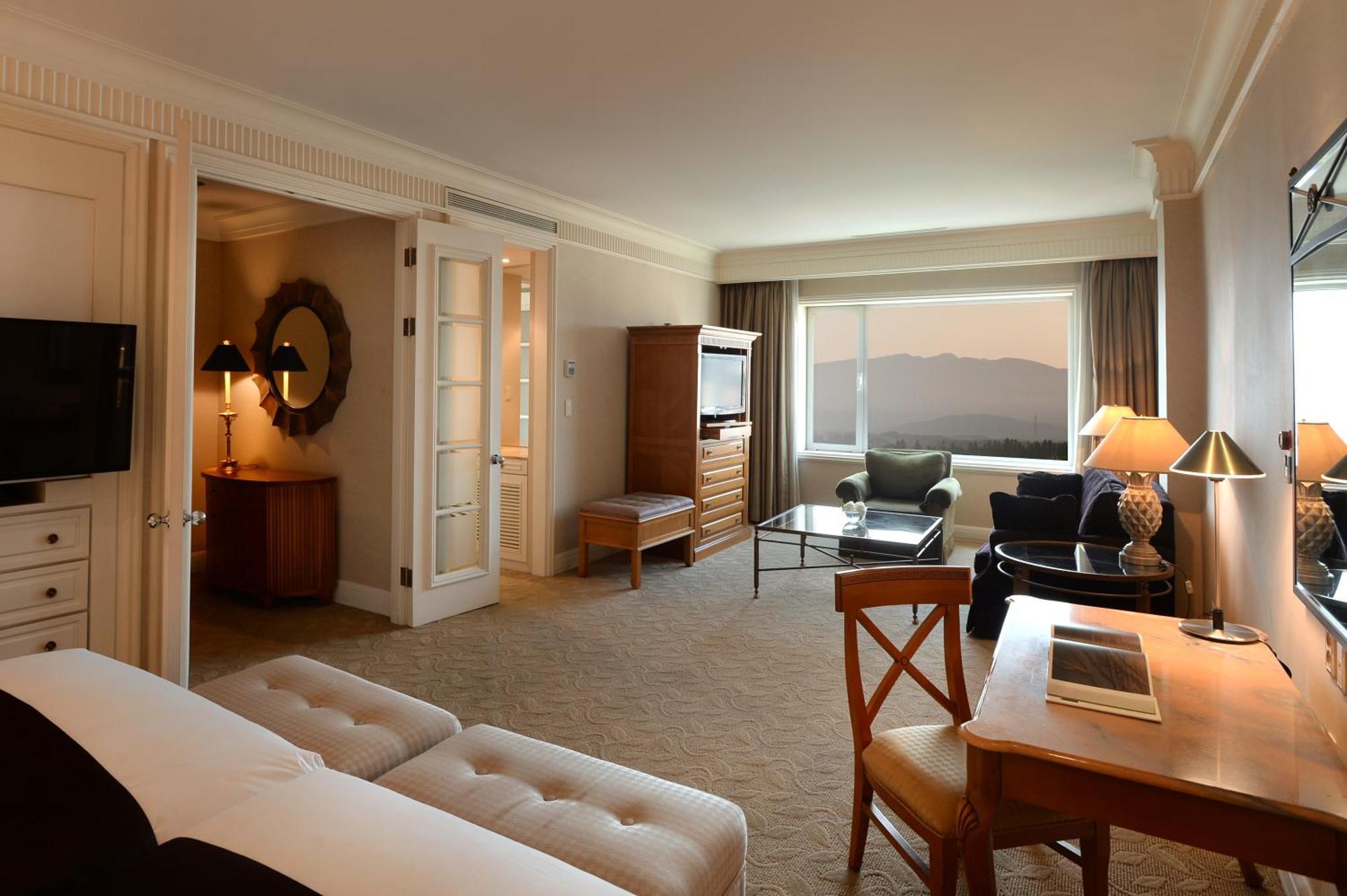 Halla Suite City View